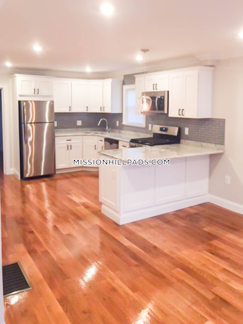 BOSTON - ROXBURY - 3 Beds, 1.5 Baths - Image 1