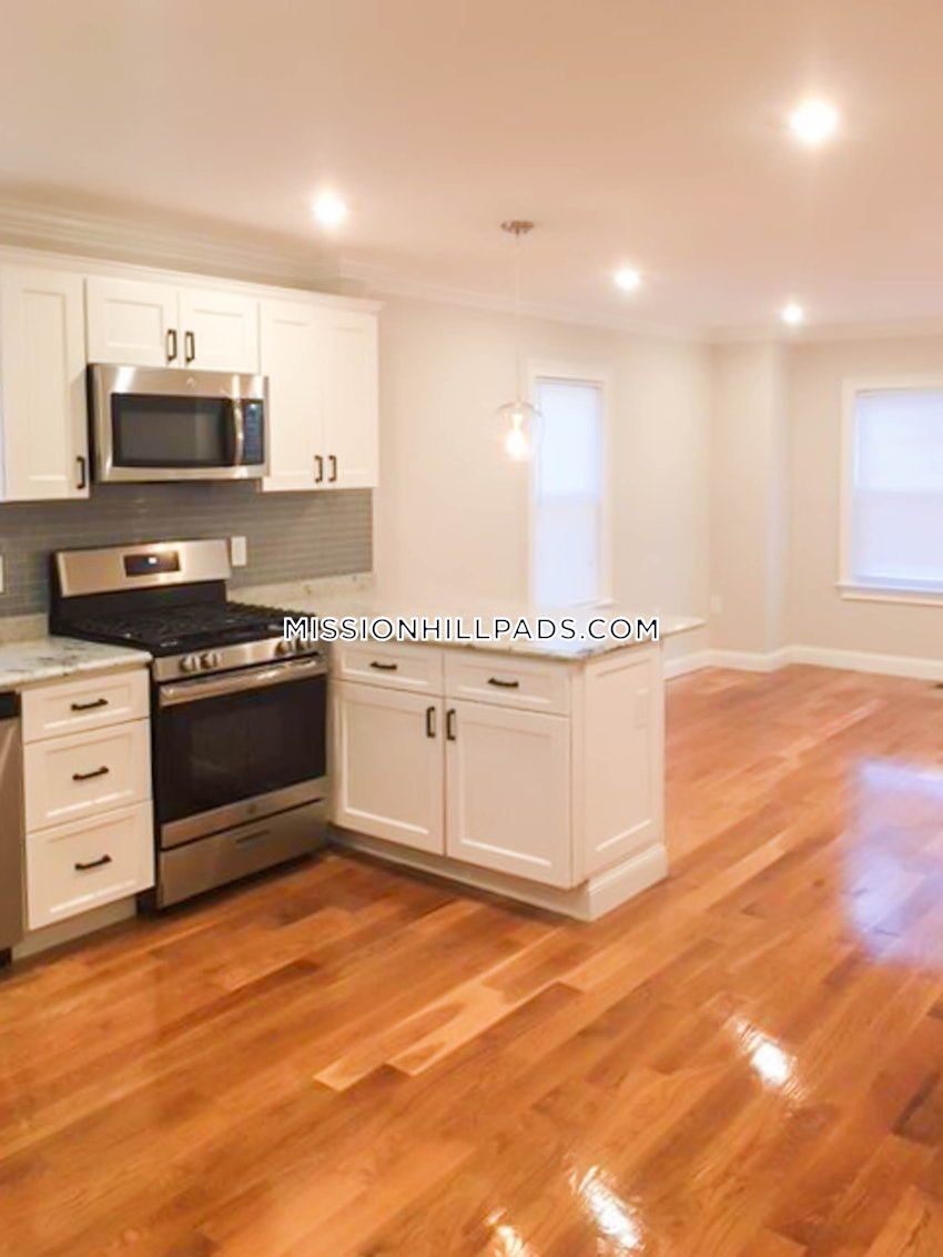 BOSTON - ROXBURY - 3 Beds, 1.5 Baths - Image 3