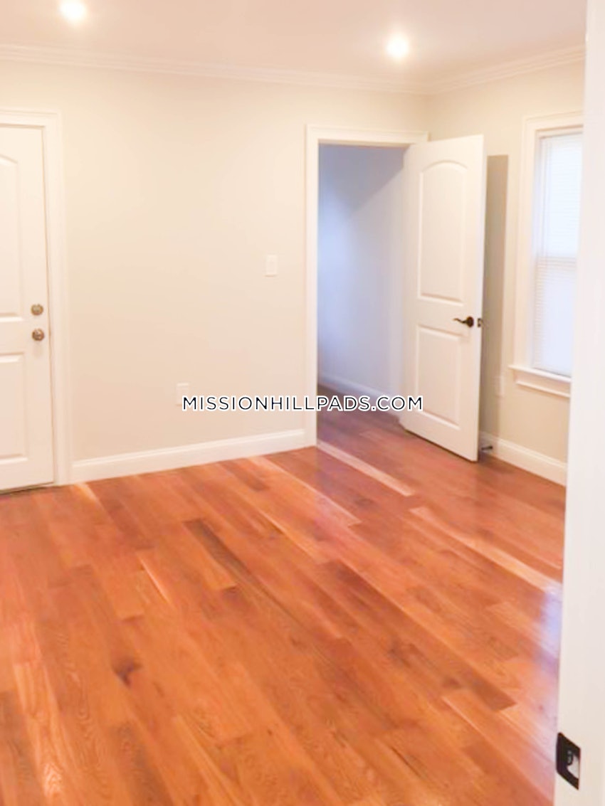 BOSTON - ROXBURY - 3 Beds, 1.5 Baths - Image 14