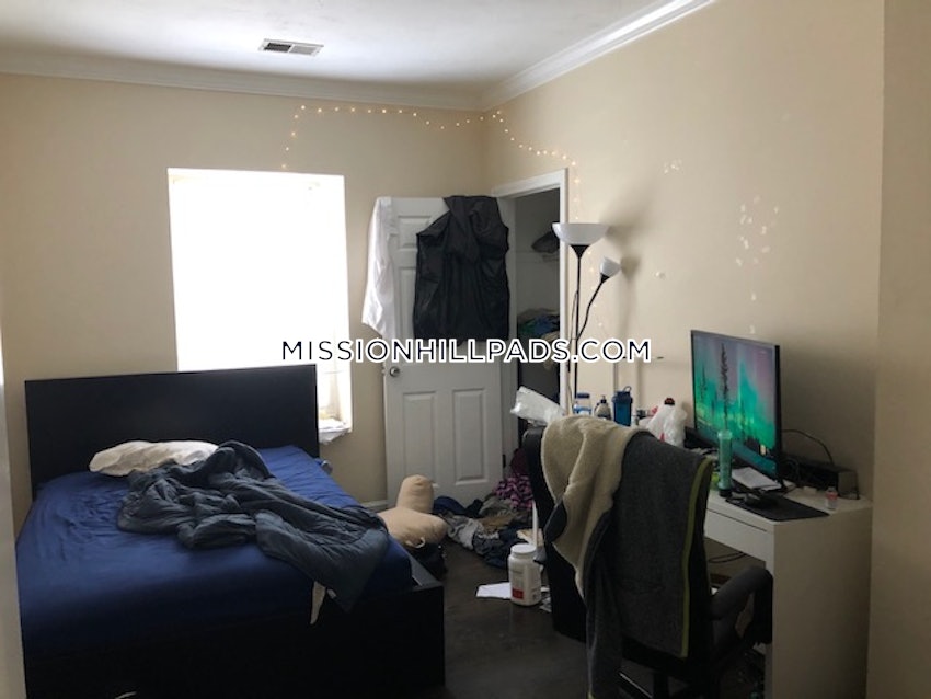 BOSTON - ROXBURY - 3 Beds, 1 Bath - Image 13