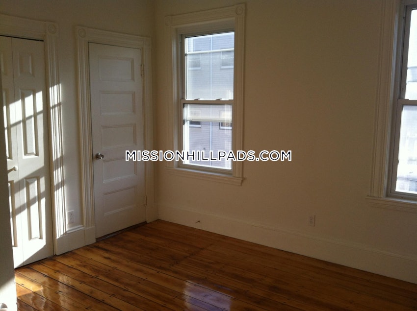 BOSTON - ROXBURY - 3 Beds, 1 Bath - Image 6