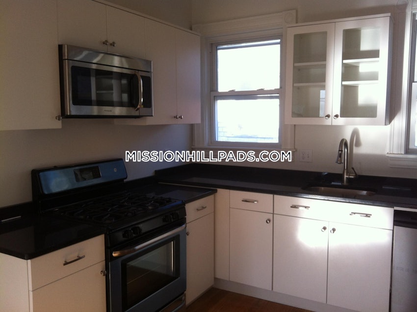 BOSTON - ROXBURY - 3 Beds, 1 Bath - Image 2