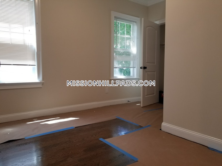 BOSTON - ROXBURY - 4 Beds, 1.5 Baths - Image 2