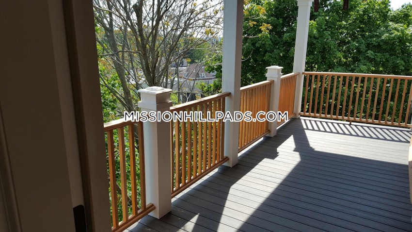 BOSTON - ROXBURY - 5 Beds, 1.5 Baths - Image 4