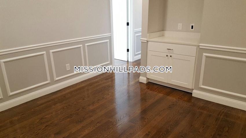 BOSTON - ROXBURY - 5 Beds, 1.5 Baths - Image 15