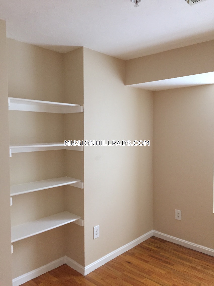 BOSTON - ROXBURY - 3 Beds, 1 Bath - Image 3