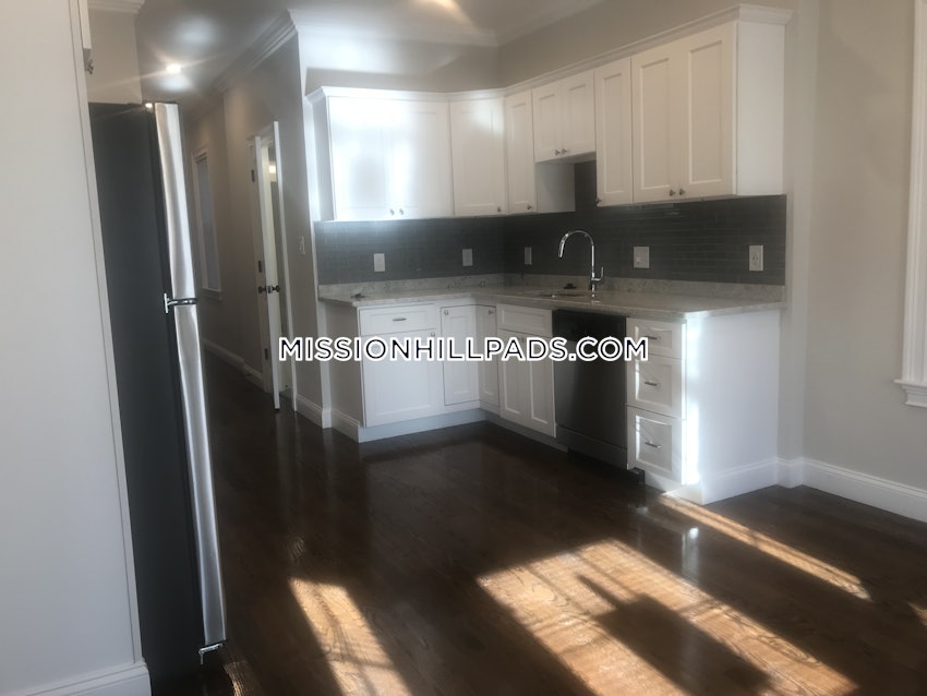 BOSTON - ROXBURY - 3 Beds, 1 Bath - Image 4