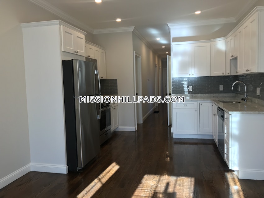 BOSTON - ROXBURY - 3 Beds, 1 Bath - Image 3