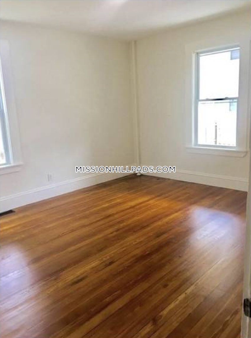 BOSTON - ROXBURY - 4 Beds, 1.5 Baths - Image 6