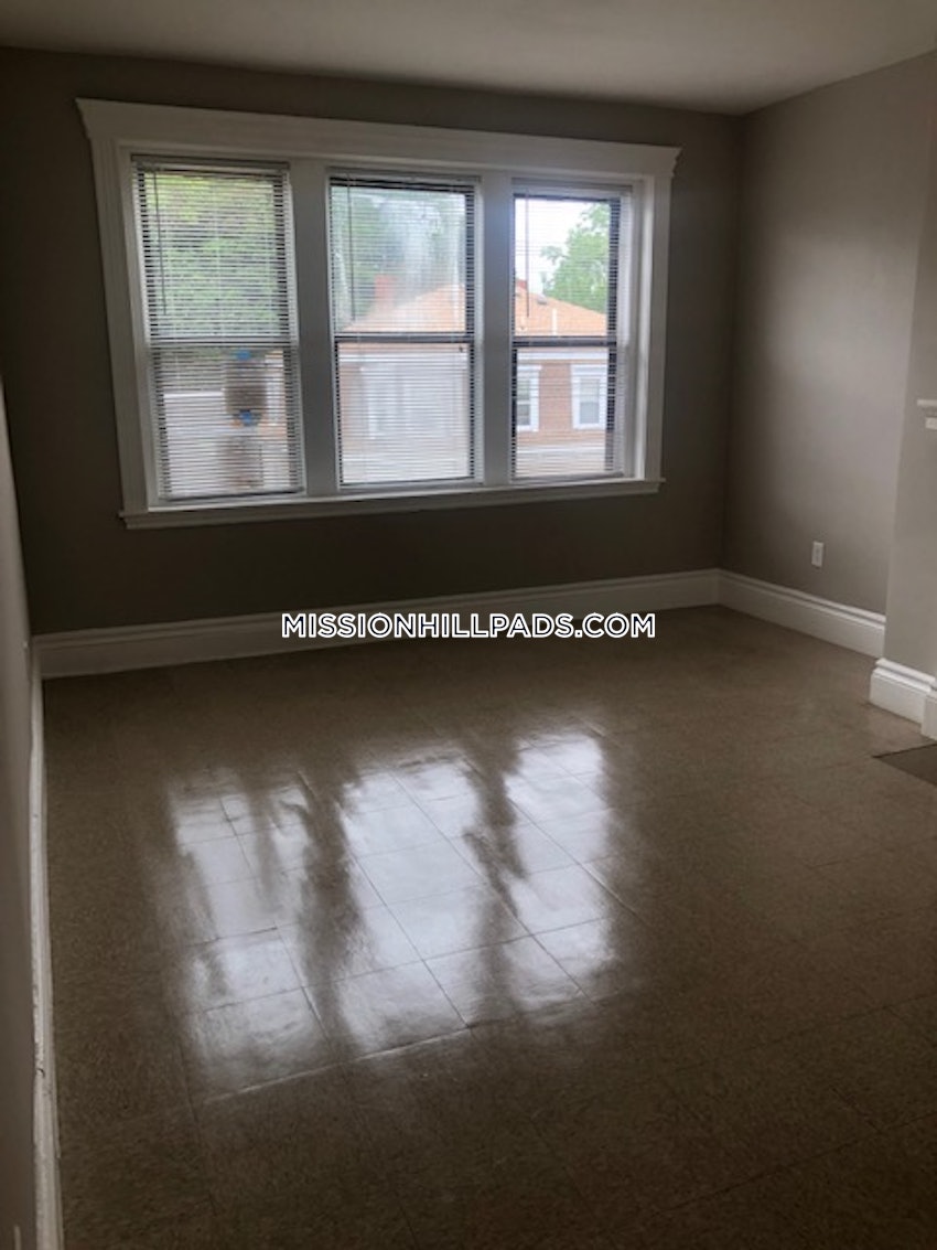 BOSTON - ROXBURY - 4 Beds, 1.5 Baths - Image 9