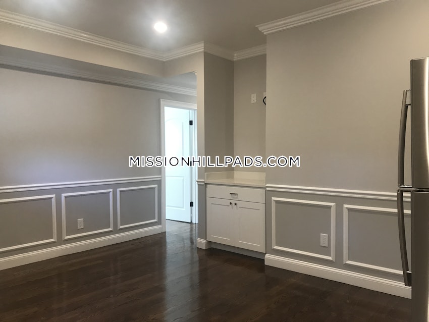 BOSTON - ROXBURY - 5 Beds, 1.5 Baths - Image 4