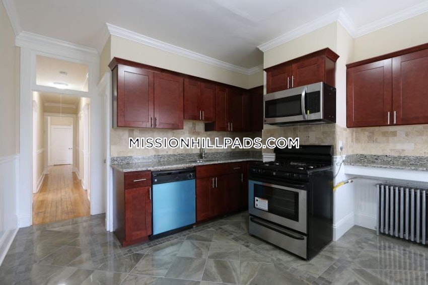 BOSTON - ROXBURY - 5 Beds, 1 Bath - Image 9