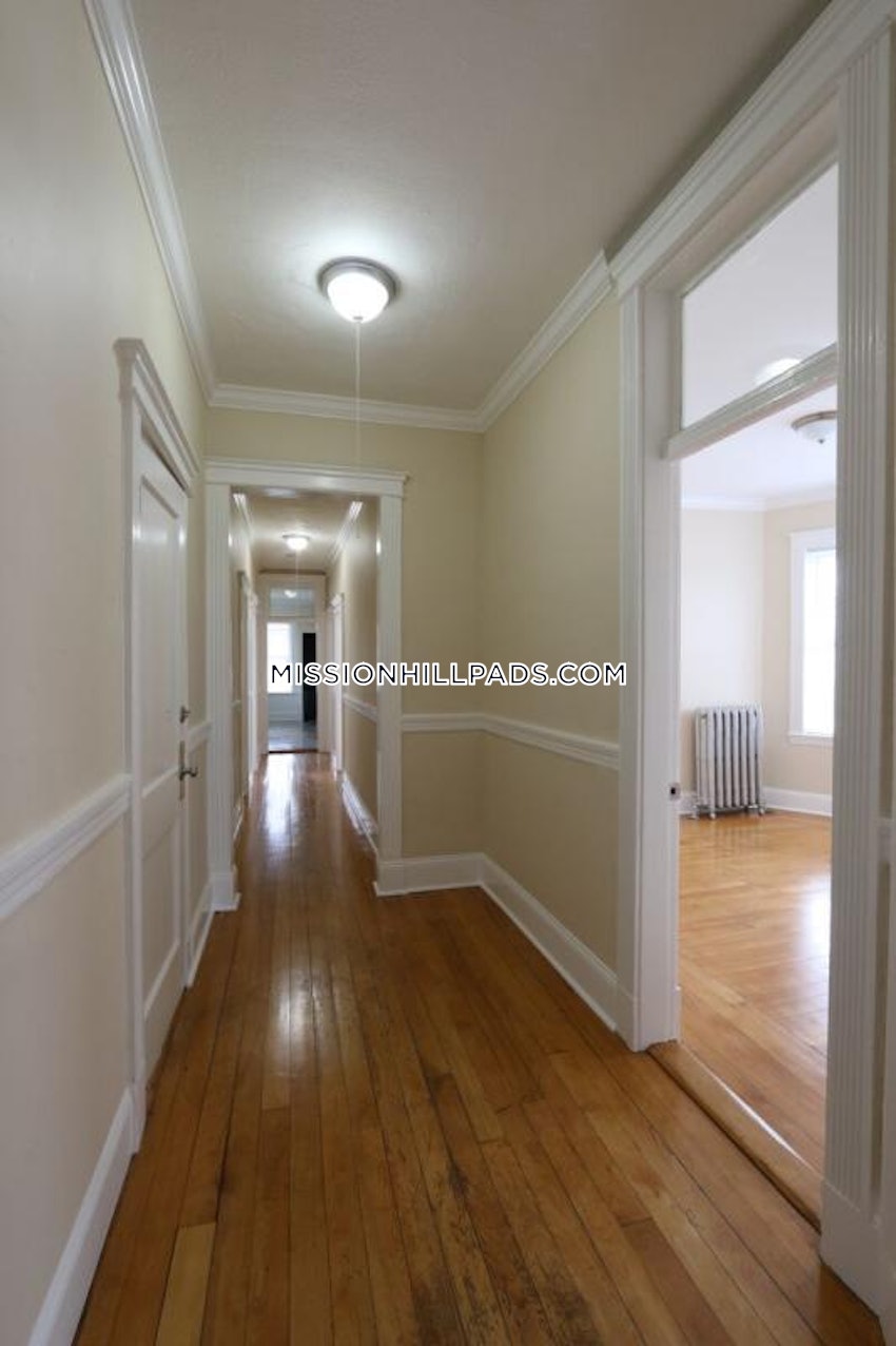 BOSTON - ROXBURY - 5 Beds, 1 Bath - Image 40