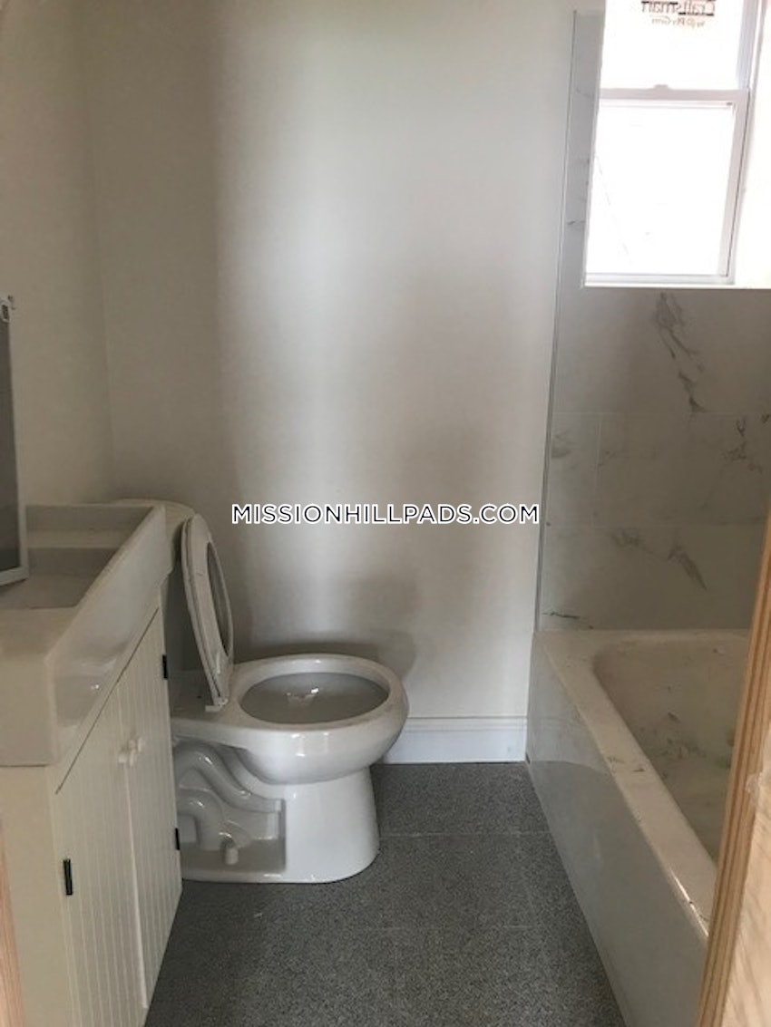 BOSTON - ROXBURY - 4 Beds, 2 Baths - Image 28