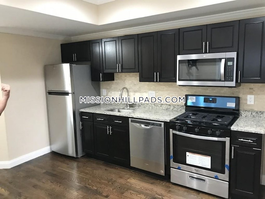 BOSTON - ROXBURY - 3 Beds, 1 Bath - Image 2