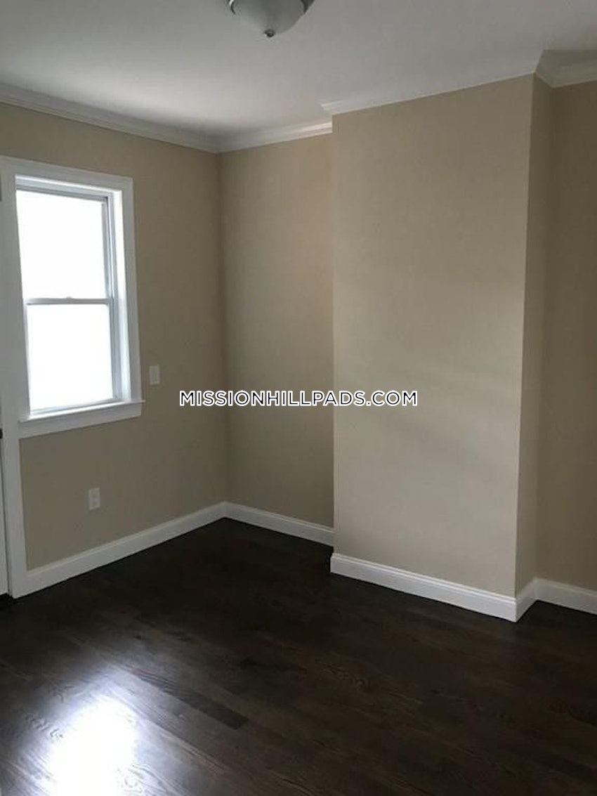 BOSTON - ROXBURY - 3 Beds, 1 Bath - Image 7