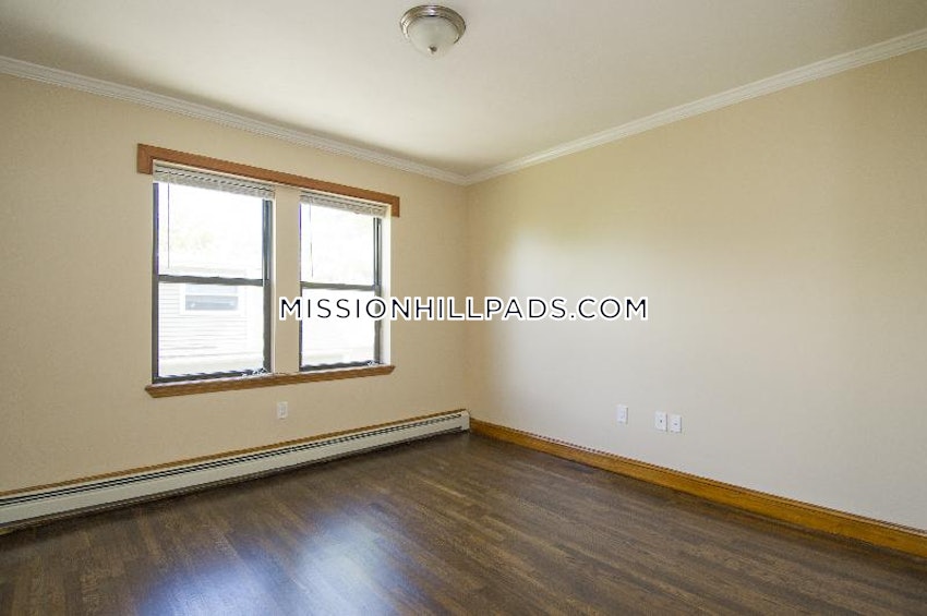 BOSTON - ROXBURY - 4 Beds, 1.5 Baths - Image 9