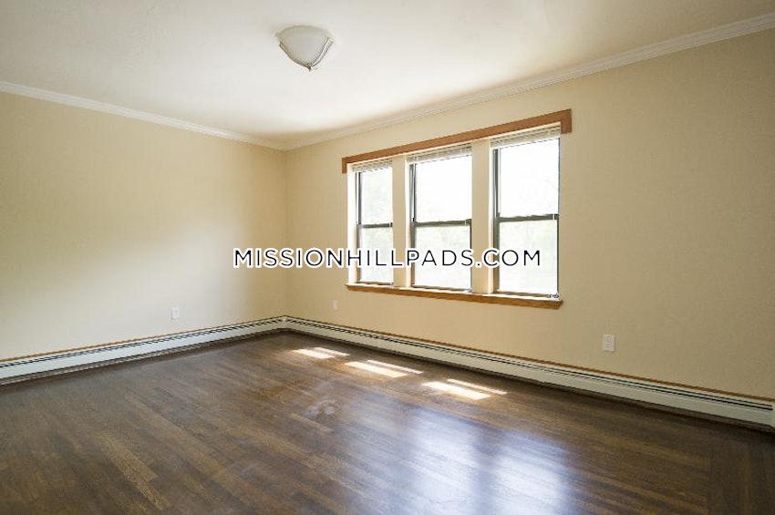 BOSTON - ROXBURY - 4 Beds, 1.5 Baths - Image 3