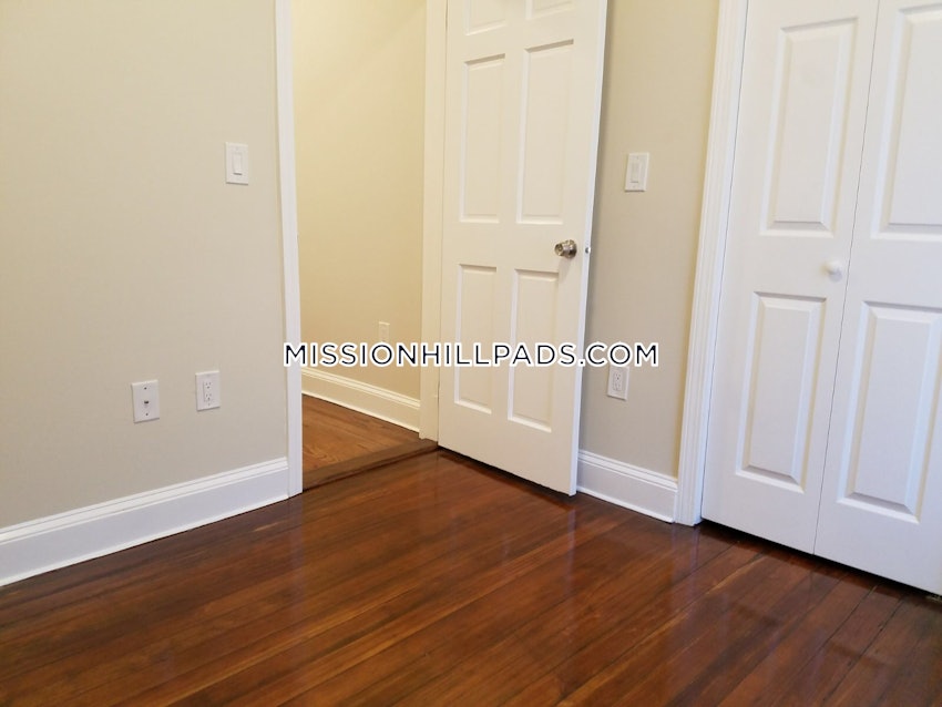 BOSTON - ROXBURY - 3 Beds, 1 Bath - Image 7