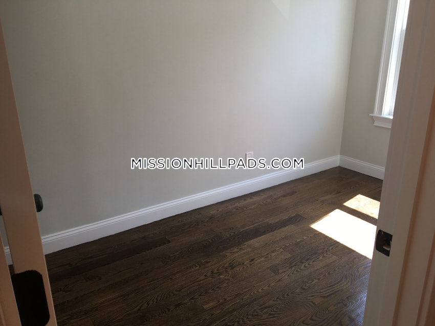 BOSTON - ROXBURY - 3 Beds, 1 Bath - Image 48