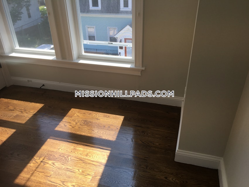 BOSTON - ROXBURY - 3 Beds, 1 Bath - Image 36