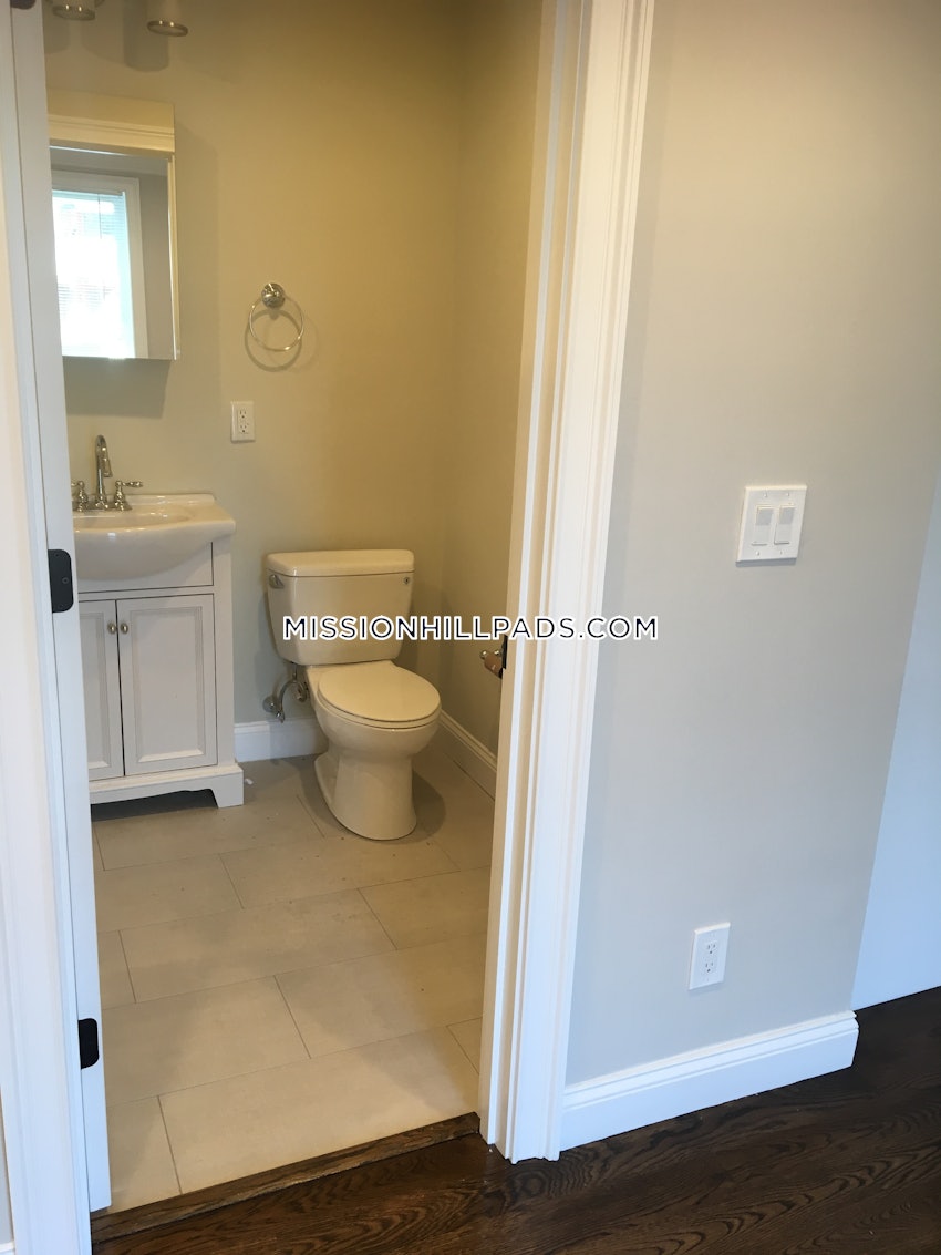 BOSTON - ROXBURY - 3 Beds, 1 Bath - Image 42