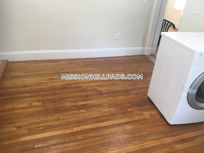 BOSTON - ROXBURY - 3 Beds, 1 Bath - Image 23