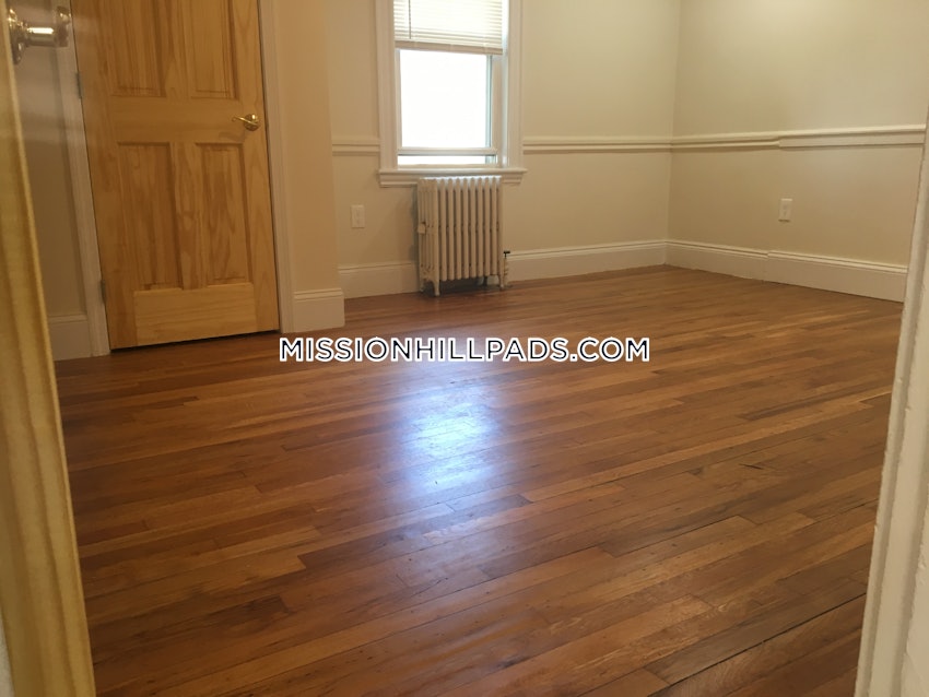 BOSTON - ROXBURY - 3 Beds, 1 Bath - Image 12