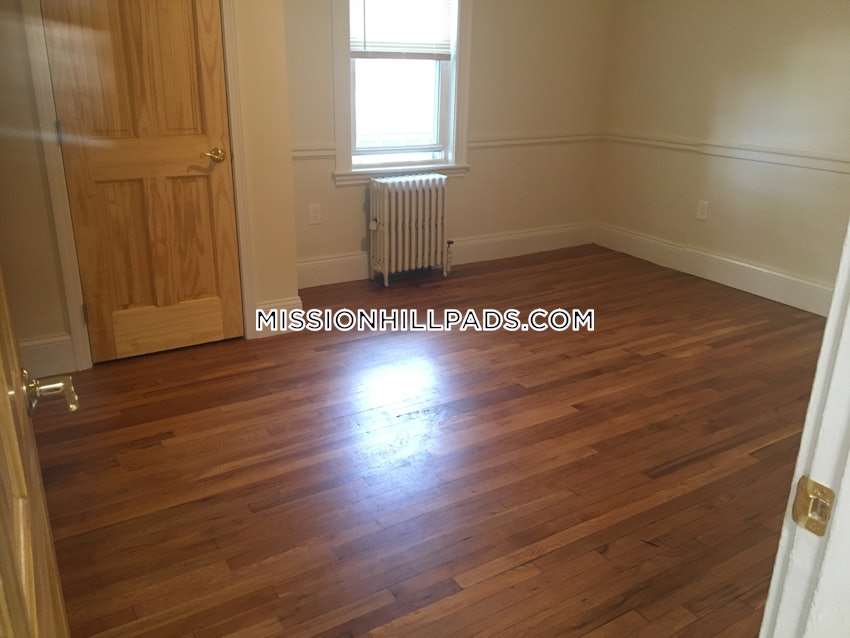 BOSTON - ROXBURY - 3 Beds, 1 Bath - Image 11