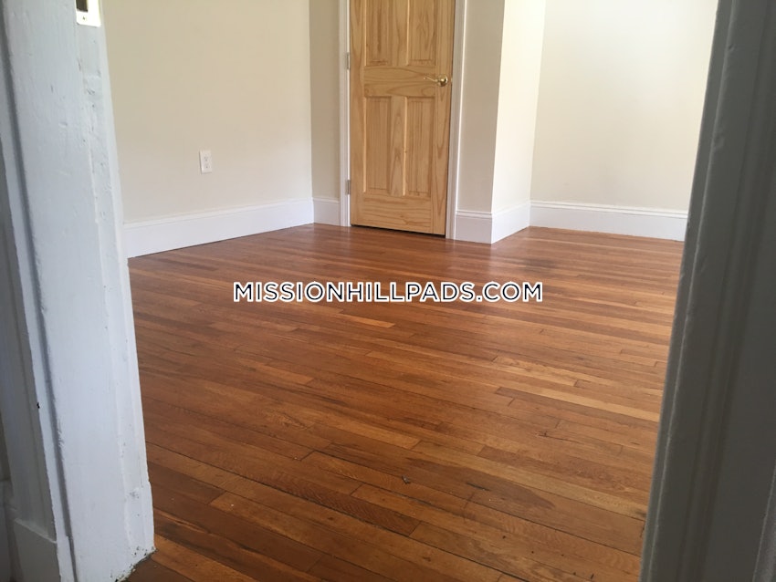 BOSTON - ROXBURY - 3 Beds, 1 Bath - Image 20