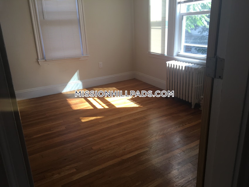 BOSTON - ROXBURY - 3 Beds, 1 Bath - Image 8