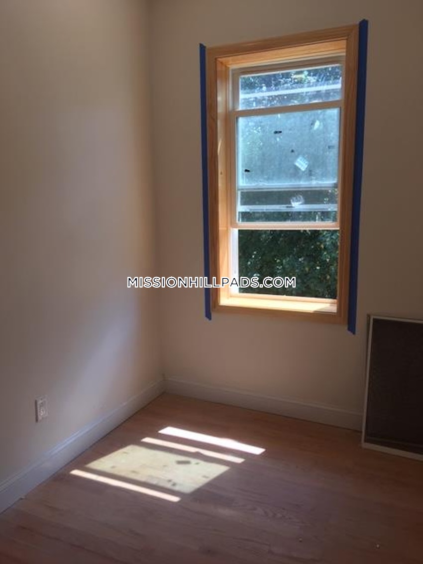 BOSTON - ROXBURY - 3 Beds, 3 Baths - Image 7