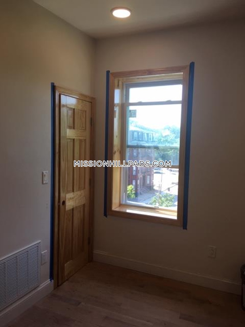 BOSTON - ROXBURY - 3 Beds, 3 Baths - Image 7