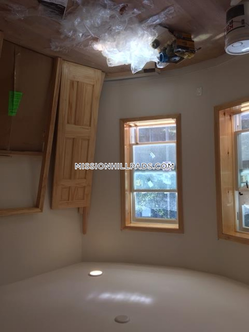 BOSTON - ROXBURY - 4 Beds, 2 Baths - Image 41