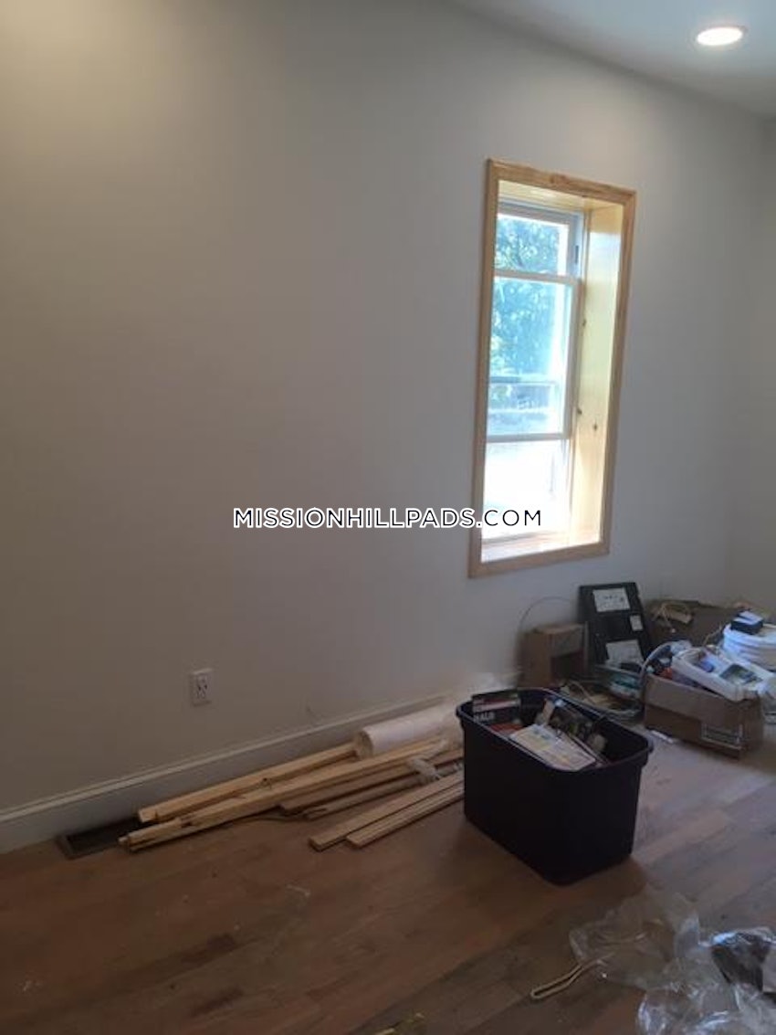 BOSTON - ROXBURY - 4 Beds, 2 Baths - Image 38