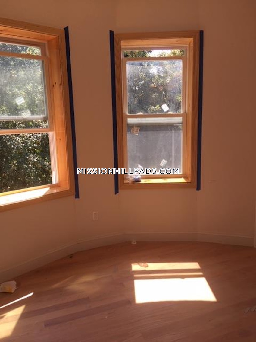 BOSTON - ROXBURY - 4 Beds, 2 Baths - Image 36