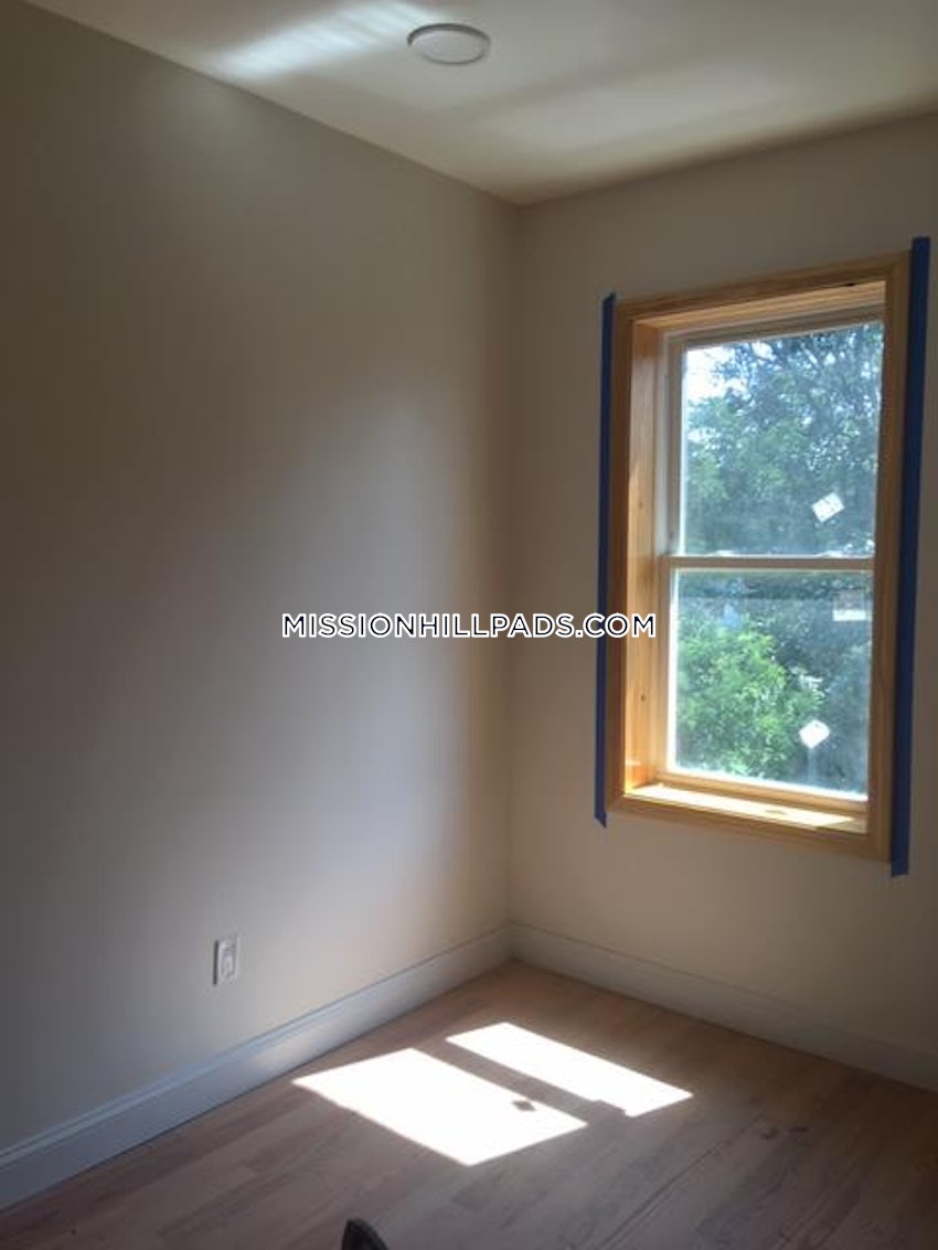 BOSTON - ROXBURY - 4 Beds, 2 Baths - Image 23