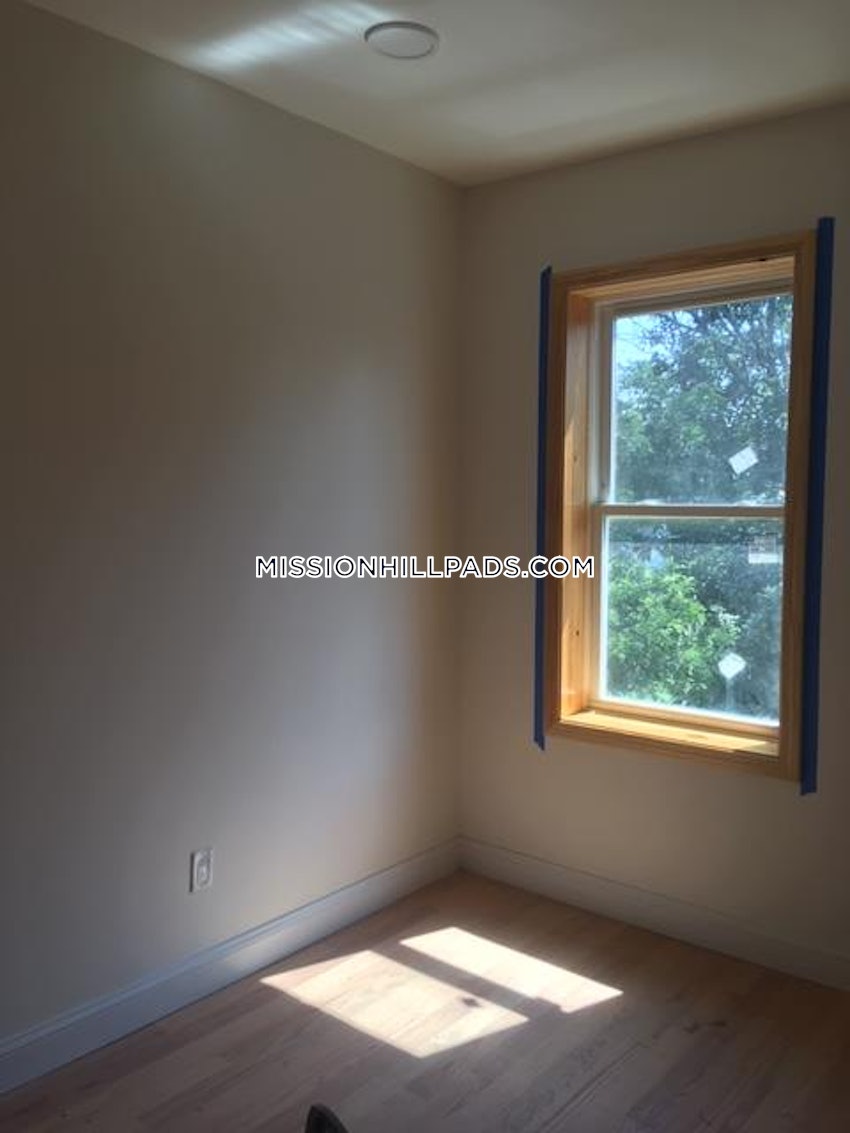 BOSTON - ROXBURY - 4 Beds, 2 Baths - Image 24