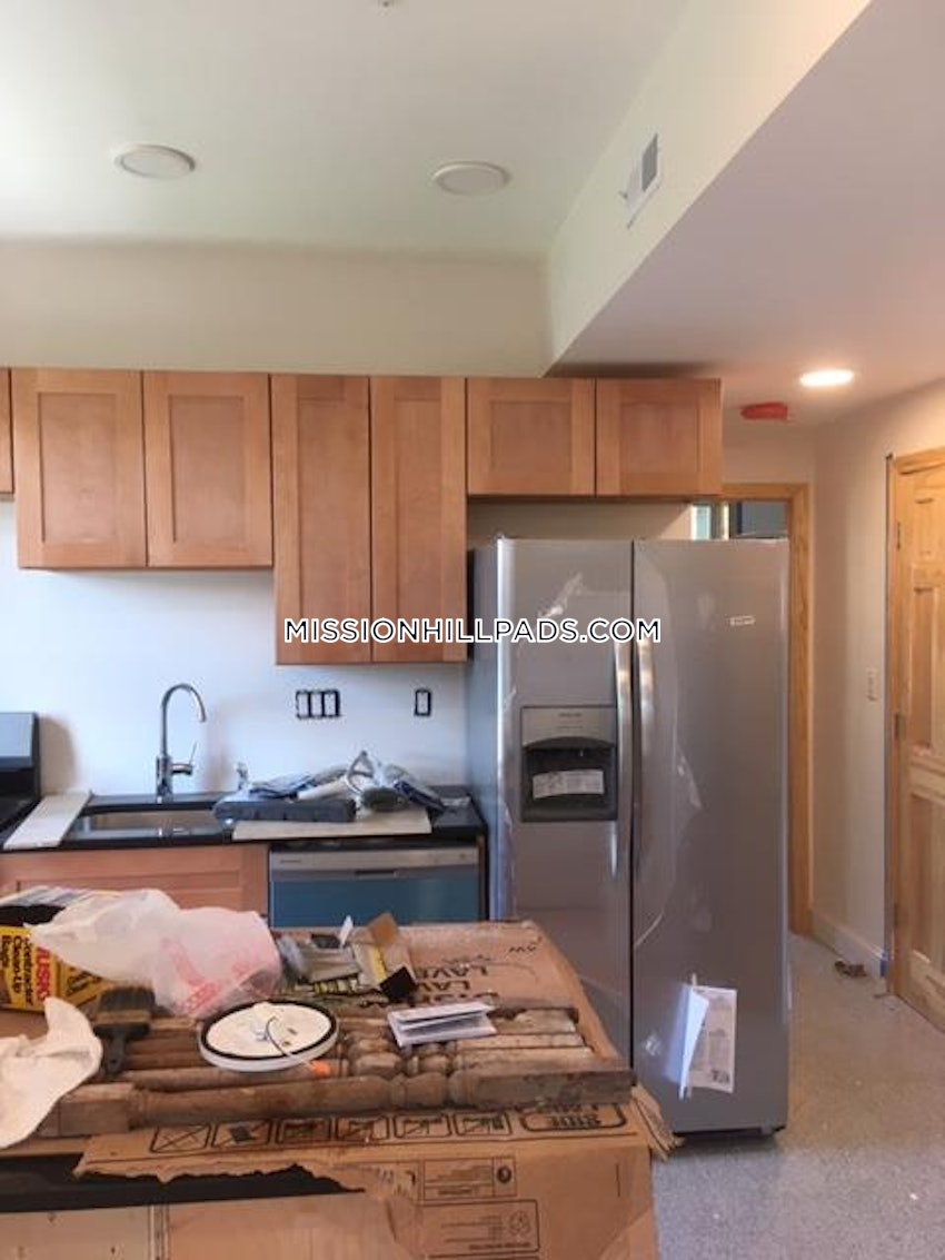 BOSTON - ROXBURY - 4 Beds, 2 Baths - Image 2