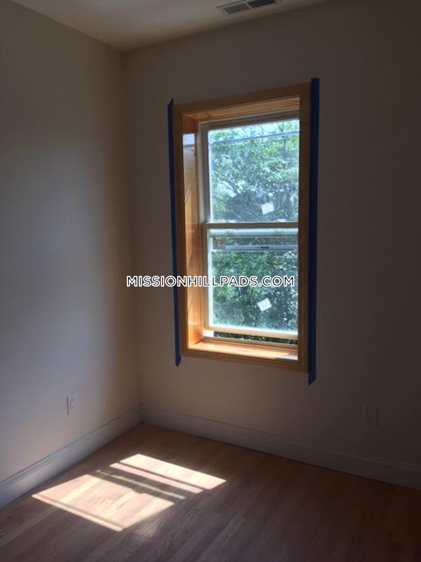 BOSTON - ROXBURY - 4 Beds, 2 Baths - Image 19