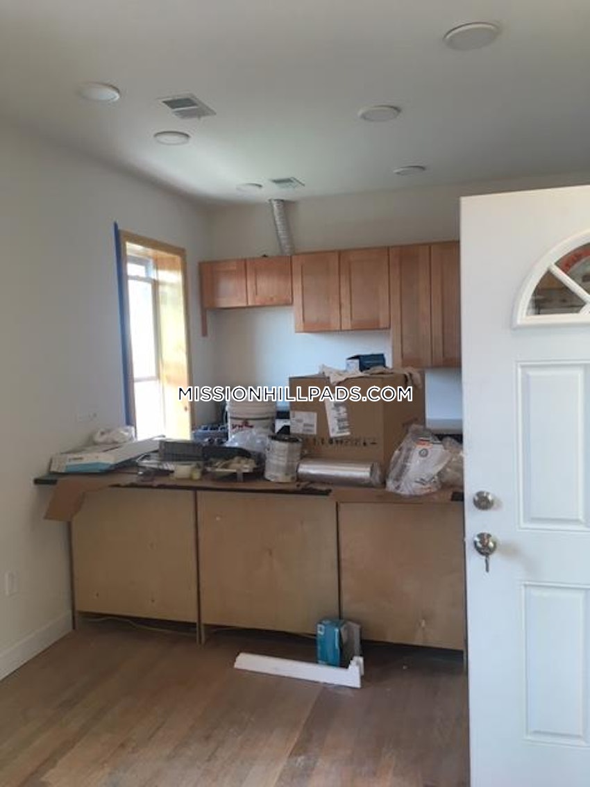 BOSTON - ROXBURY - 4 Beds, 2 Baths - Image 16