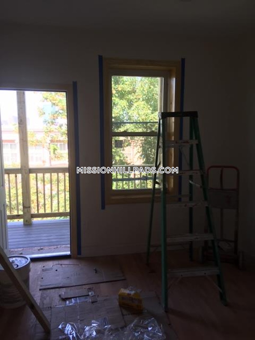 BOSTON - ROXBURY - 4 Beds, 2 Baths - Image 12