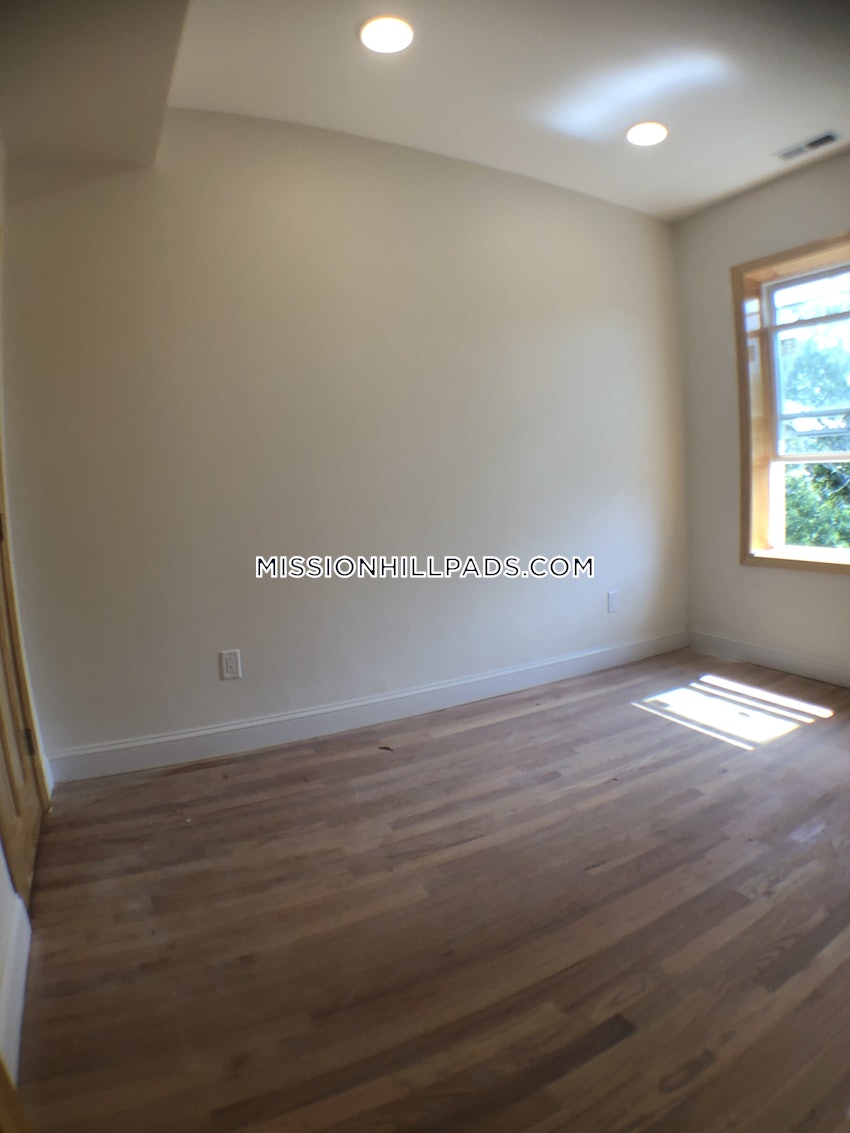 BOSTON - ROXBURY - 3 Beds, 3 Baths - Image 17