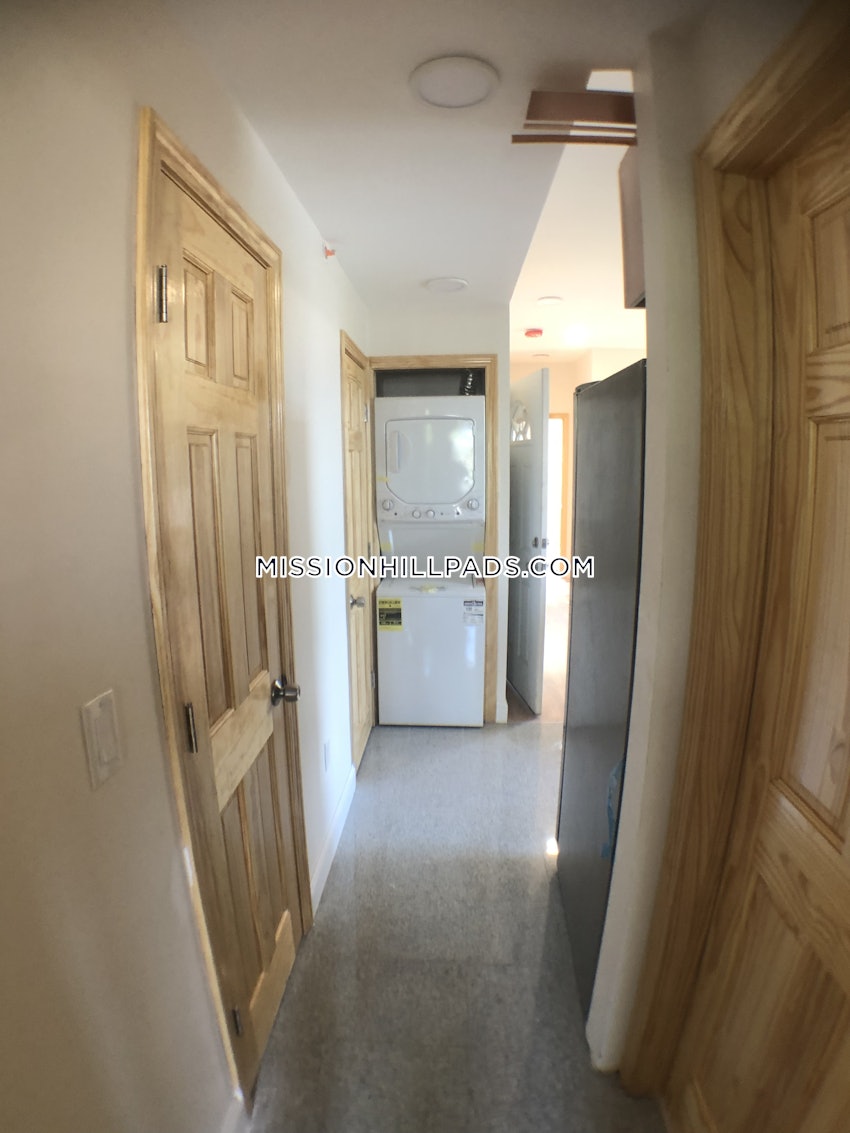 BOSTON - ROXBURY - 3 Beds, 3 Baths - Image 12