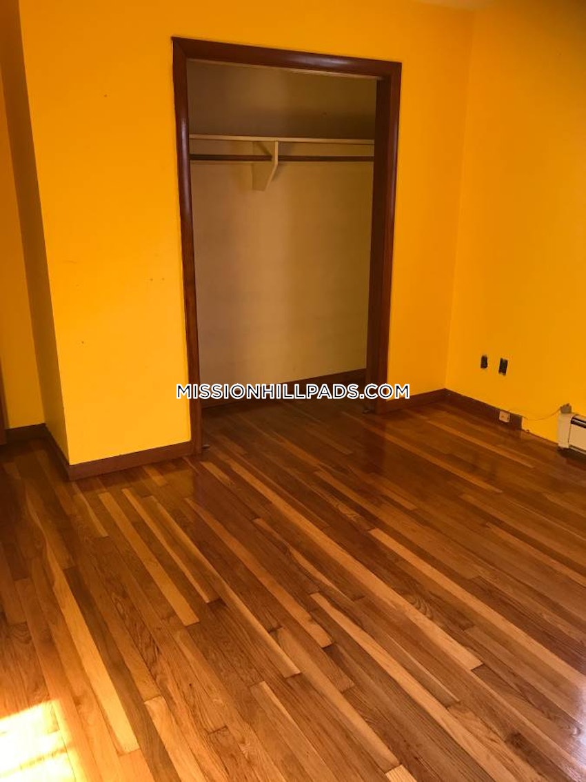 BOSTON - ROXBURY - 3 Beds, 1 Bath - Image 13