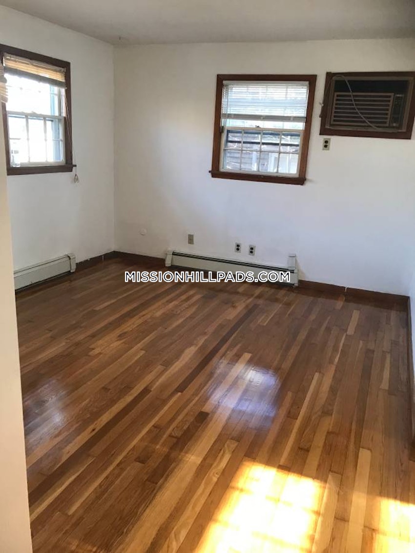 BOSTON - ROXBURY - 3 Beds, 1 Bath - Image 14