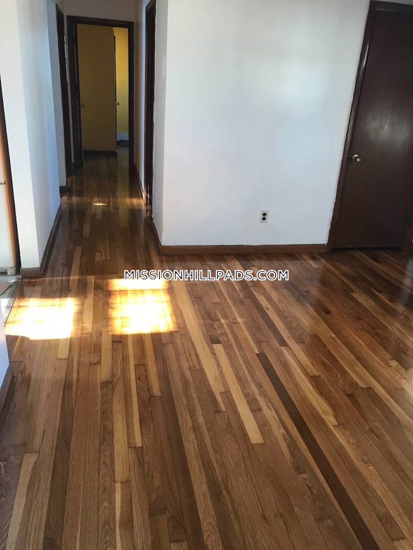 BOSTON - ROXBURY - 3 Beds, 1 Bath - Image 11