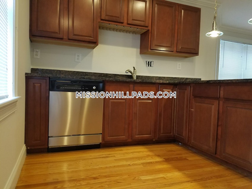 BOSTON - ROXBURY - 4 Beds, 2 Baths - Image 2