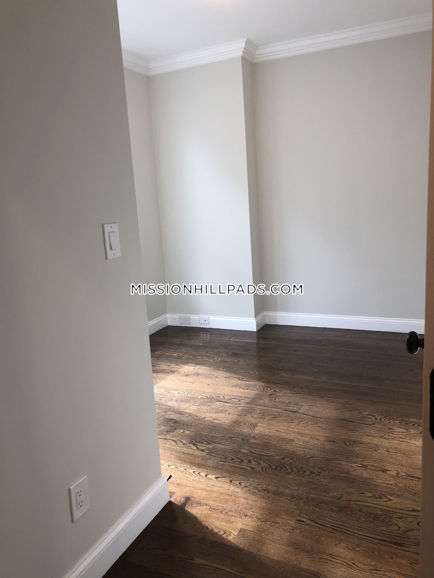 BOSTON - ROXBURY - 3 Beds, 1 Bath - Image 60