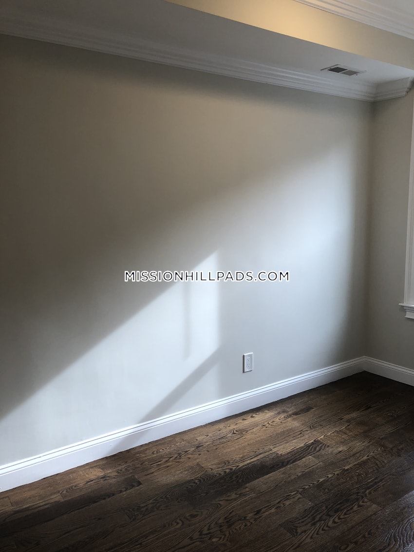 BOSTON - ROXBURY - 3 Beds, 1 Bath - Image 55